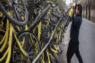 Os enormes cemitérios de bicicletas na China