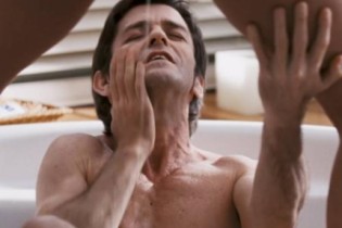 Fetiche do dia: golden shower. Confira 10 filmes com a prática