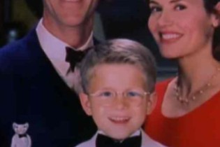 Aos 32 anos, ator mirim de ‘O Pequeno Stuart Little’ aparece ao lado da namorada no Instagram