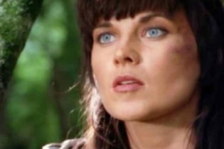 Lucy Lawless, a Xena dos anos 90, aparece aos 55 anos em vídeo recente no Youtube