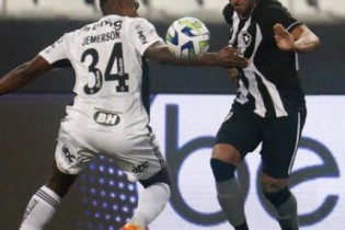 Botafogo vence o Atlético-MG e mantém a liderança do Brasileirão 2023