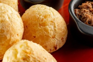 Eleita a 3ª melhor comida de café da manhã do mundo, pão de queijo ganha evento em sua hom