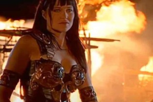 Atriz que iria interpretar a Xena originalmente nos anos 90 aparece ao lado da filha no Instagram