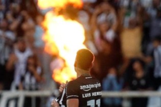 Botafogo vence o clássico contra o Vasco e mantém vantagem na liderança do Brasileirão 2023