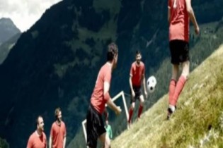 O futebol alpino que só é jogado nas encostas mais íngremes das montanhas