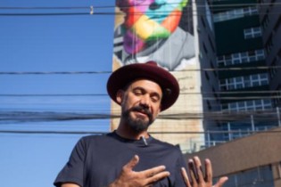 Itabira (MG) ganha mural produzido pelo artista Eduardo Kobra