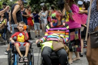 Bloco Todo Mundo Cabe no Mundo leva bandeira da inclusão para o Carnaval no Memorial Vale. - Foto SY