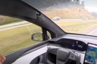 Como o Tesla dirige sozinho numa estrada do Brasil
